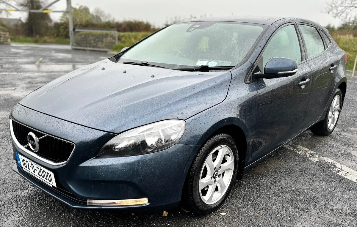 Volvo V40 D2 MOM ED 5DR 2.0D NCT/TAX - Image 3