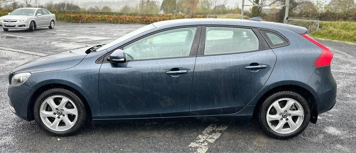 Volvo V40 D2 MOM ED 5DR 2.0D NCT/TAX - Image 4