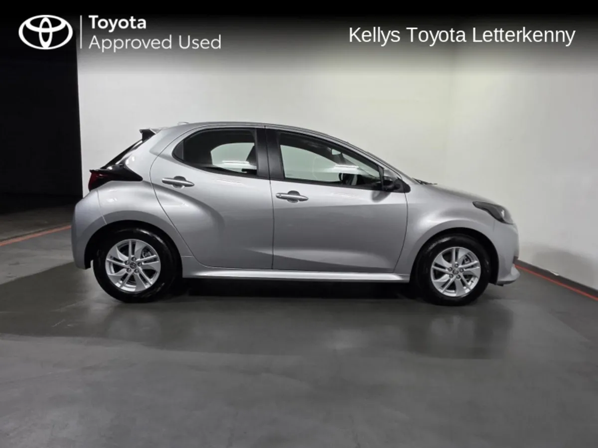 Toyota Yaris Yaris Hybrid 115 Luna - Image 3
