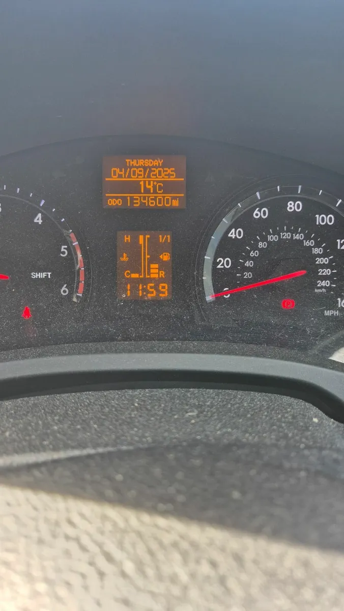 Toyota Avensis 2014 - Image 2