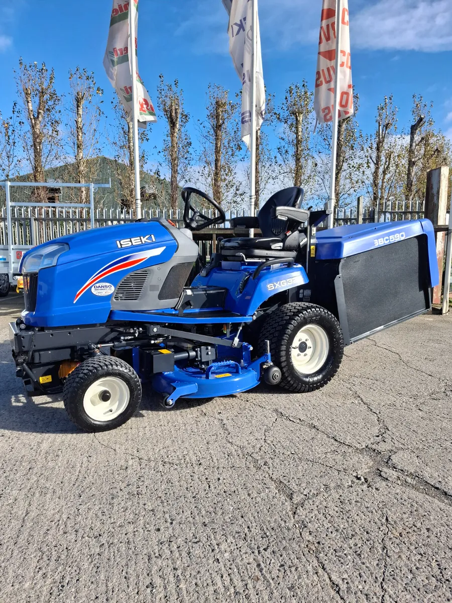 Iseki SXG324 Used Low Dump Mower - Image 1