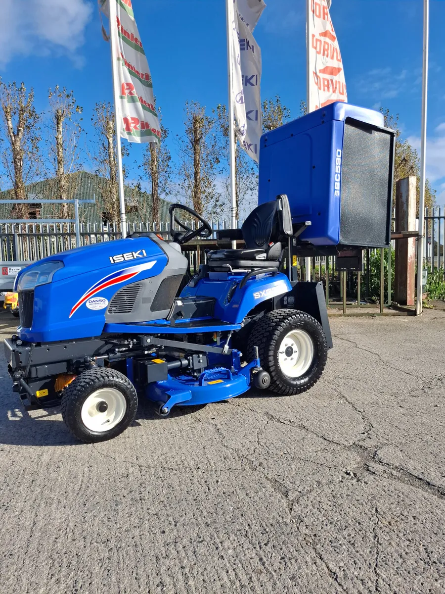 Iseki SXG324 Used Low Dump Mower - Image 2