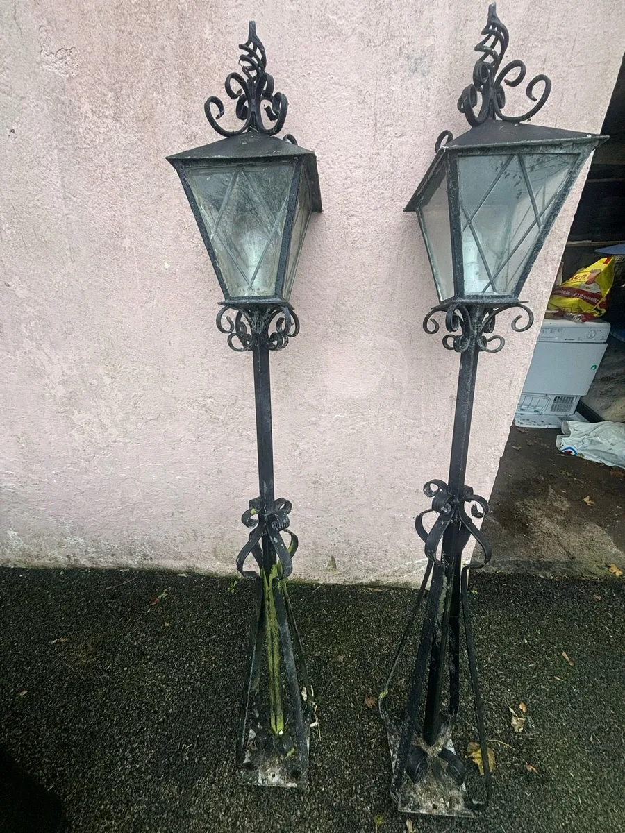2 stunning fancy steel gate lights - Image 1