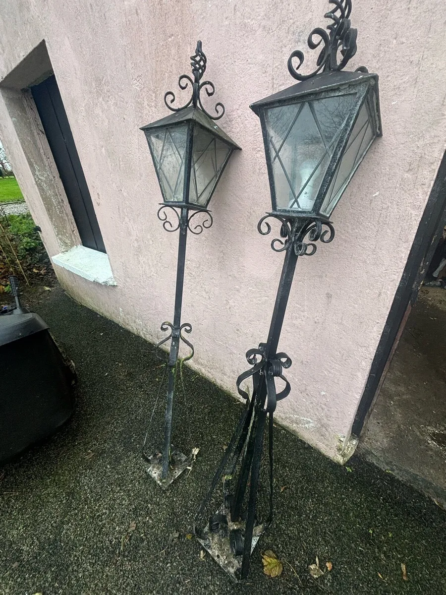 2 stunning fancy steel gate lights - Image 2