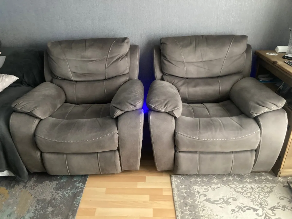 2 Recliner armchairs - Image 1