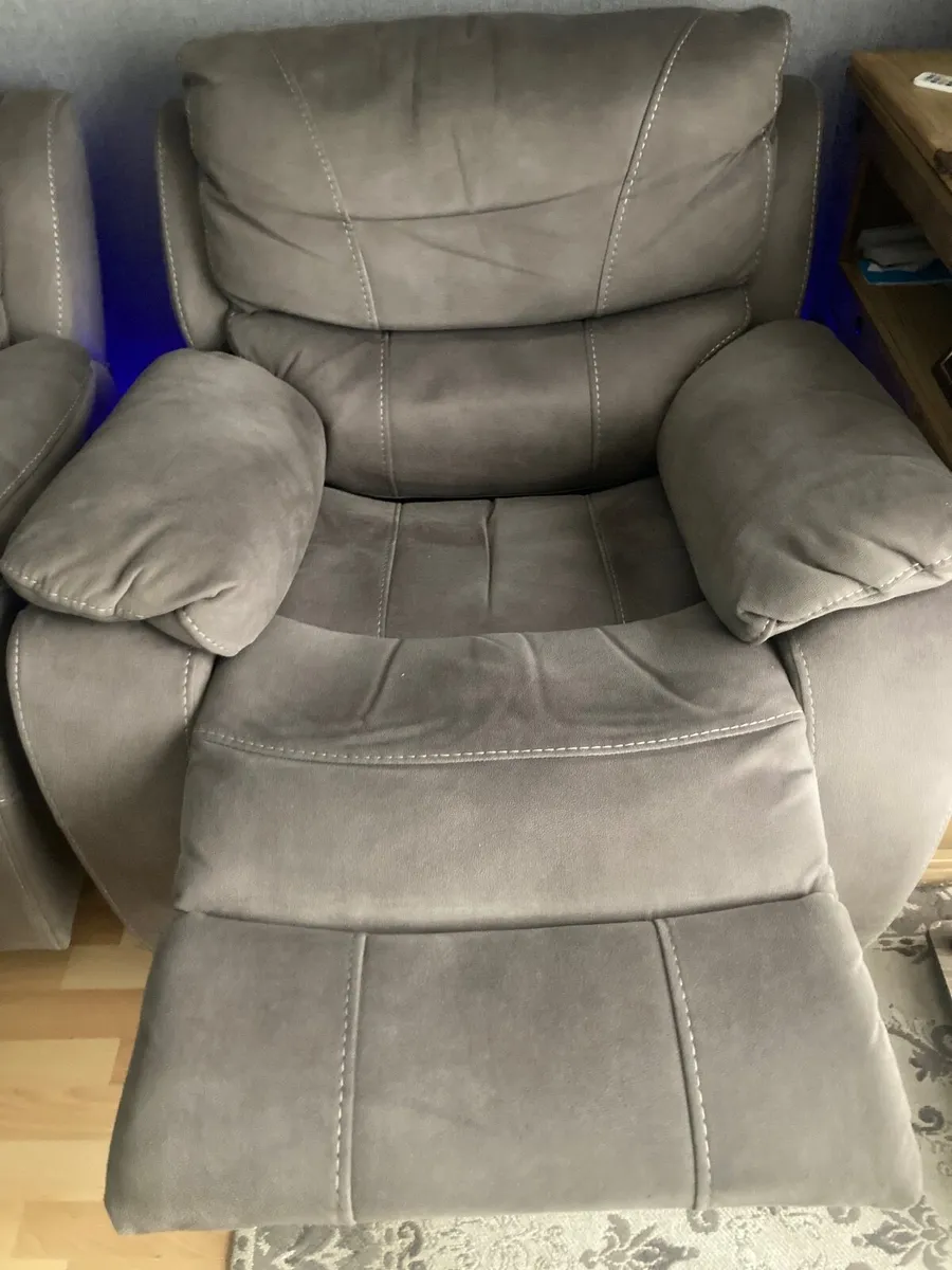 2 Recliner armchairs - Image 4