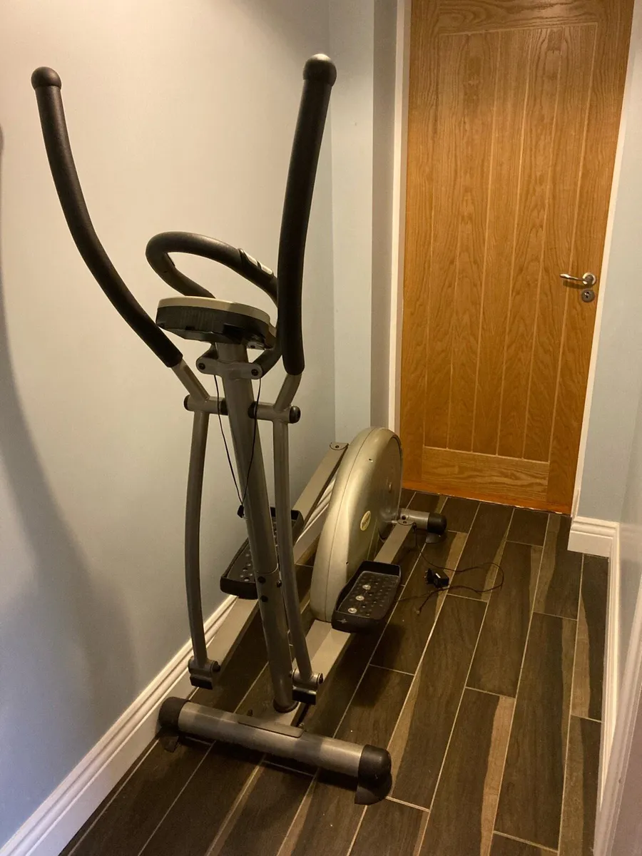 Cross trainer - Image 1