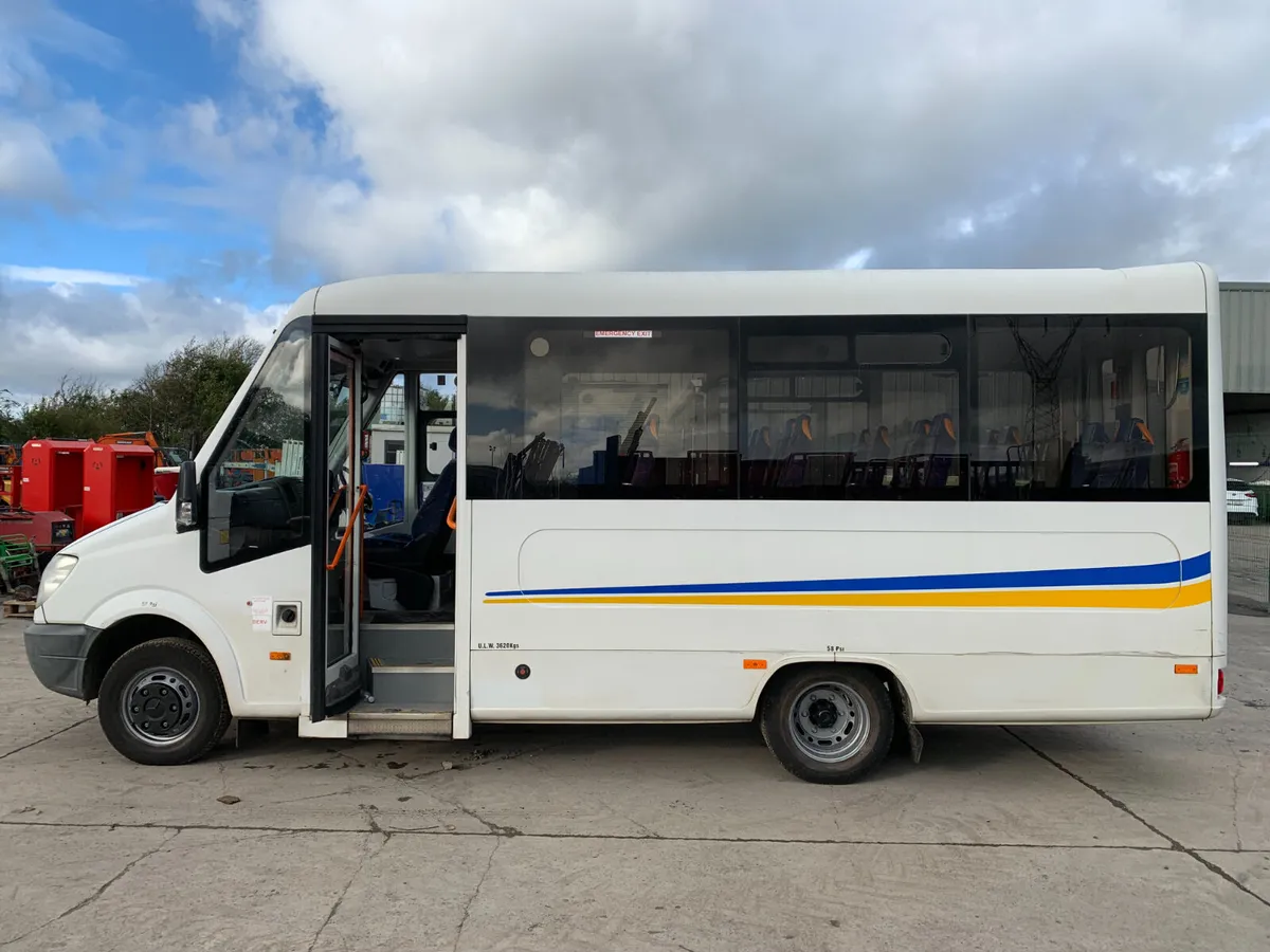 BID ONLINE NOW - 2011 MERCEDES SPRINTER 17 SEATER - Image 2