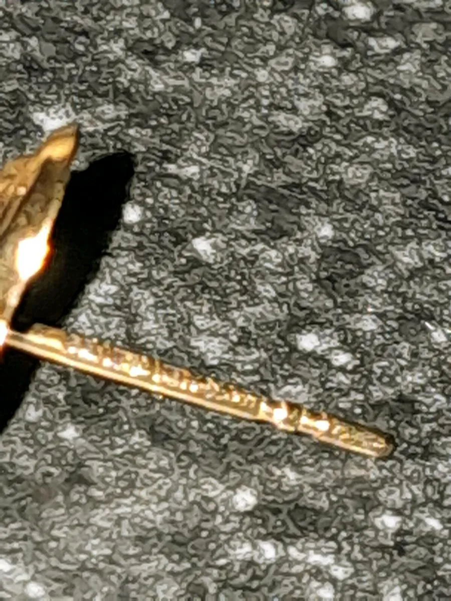 9karat gold knot earrings in box - Image 2