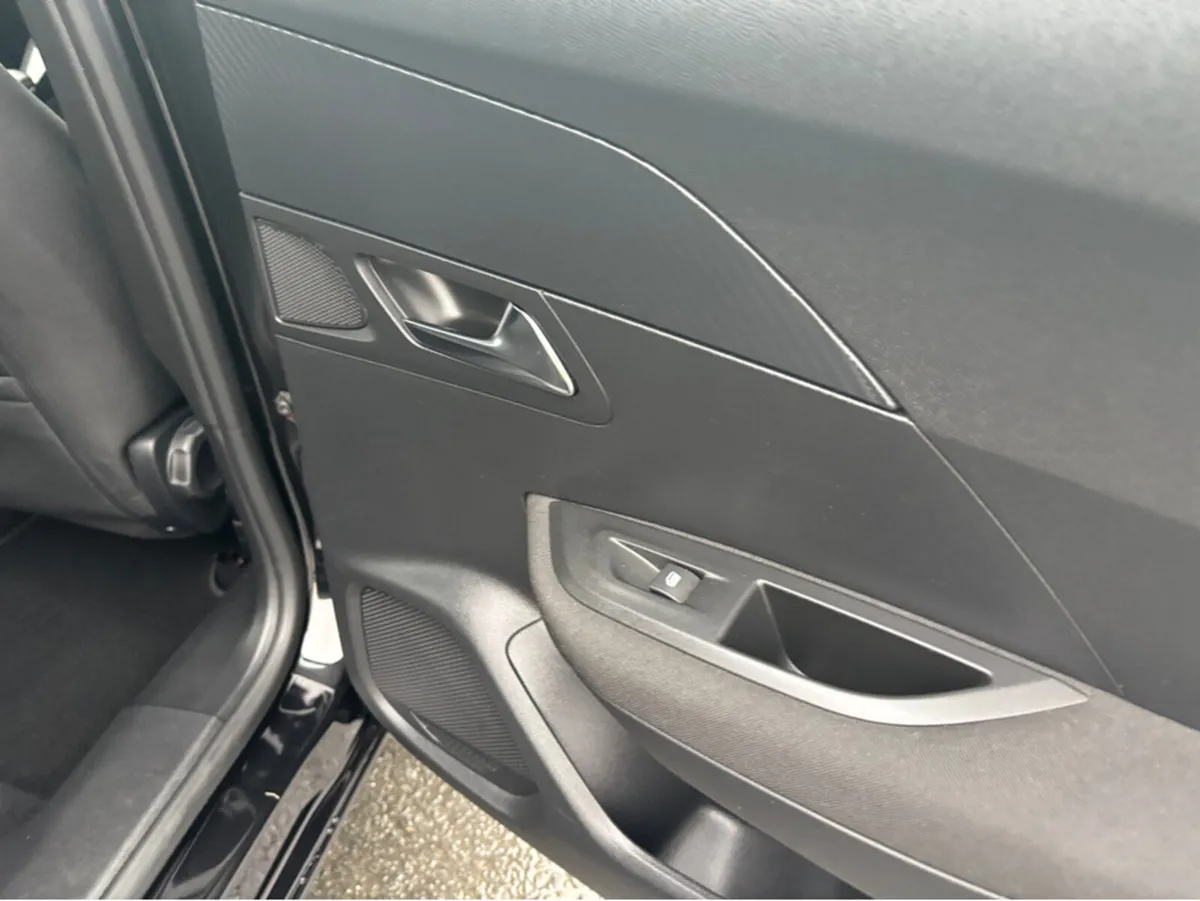 Peugeot 2008 ACTIVE 1.5 BLUE HDI 100 6 6.2 4DR - Image 1