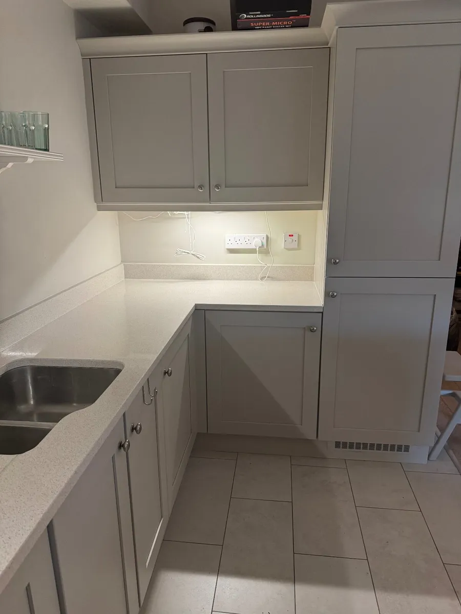 Light Grey Shaker Kitchen with Quartz Worktops - Image 3
