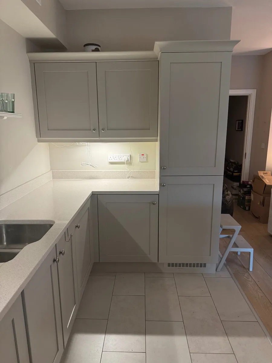 Light Grey Shaker Kitchen with Quartz Worktops - Image 4