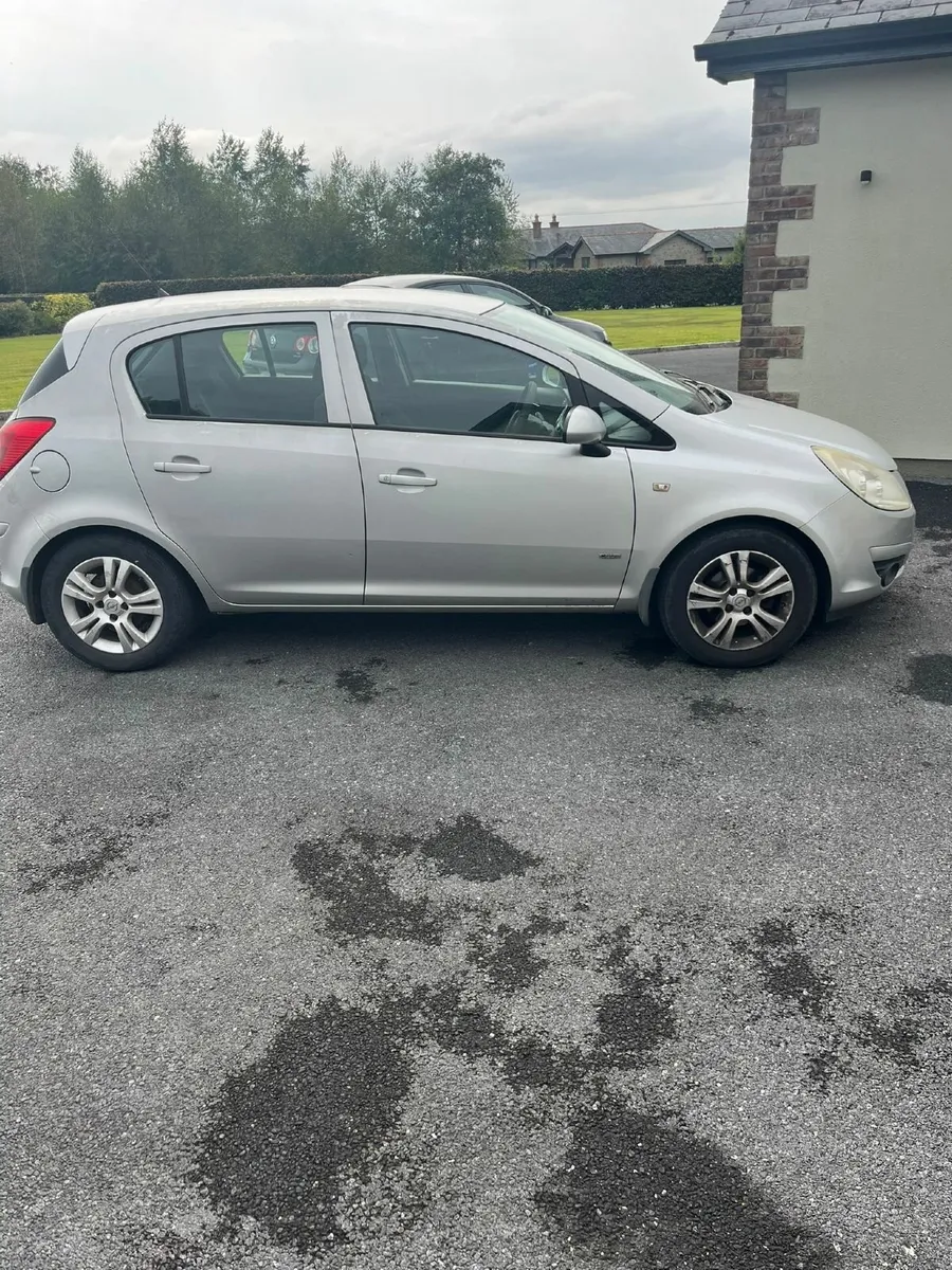 Opel Corsa 2010 - Image 2