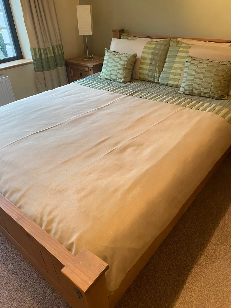 Full bedroom set - Image 1