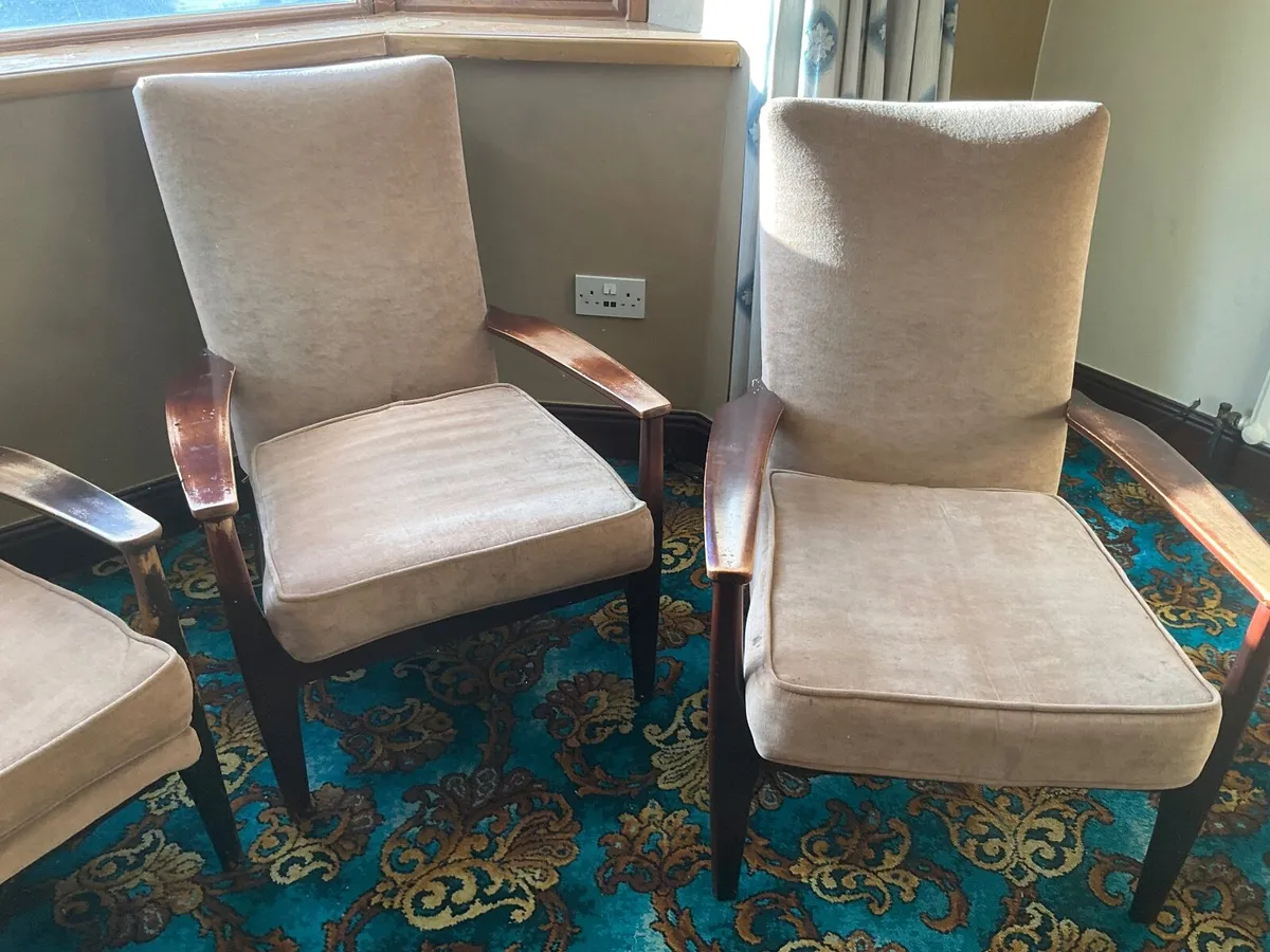Suite Parker Knoll armchairs - Image 1