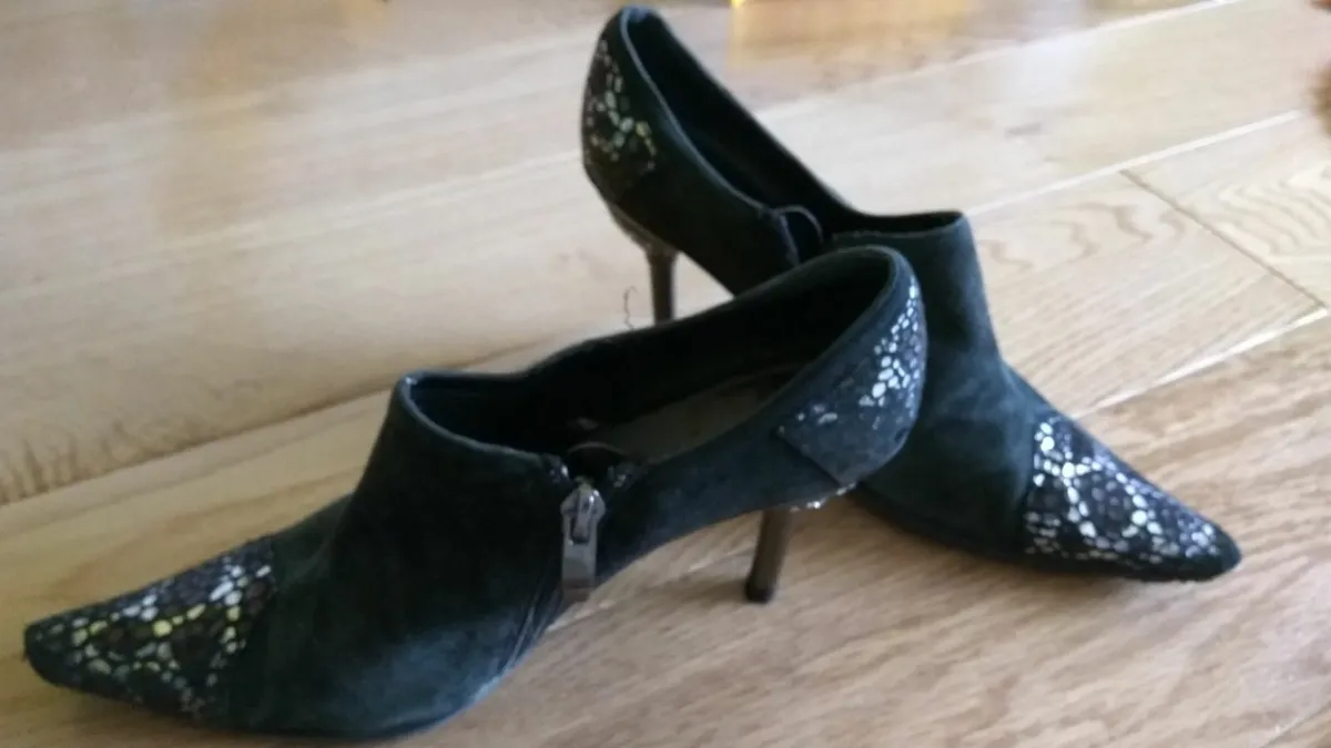 Leather ankle shoes with rhinestones fit size 35.5 - Image 1