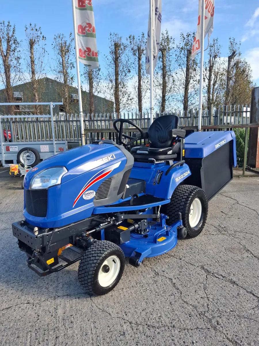 Iseki SXG324 Used Low Dump Mower - Image 2