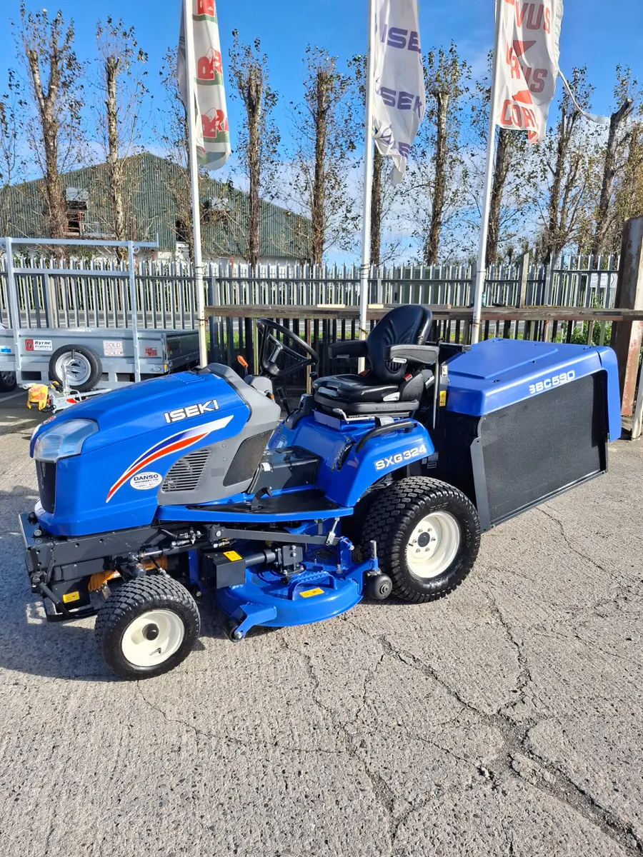 Iseki SXG324 Used Low Dump Mower - Image 3