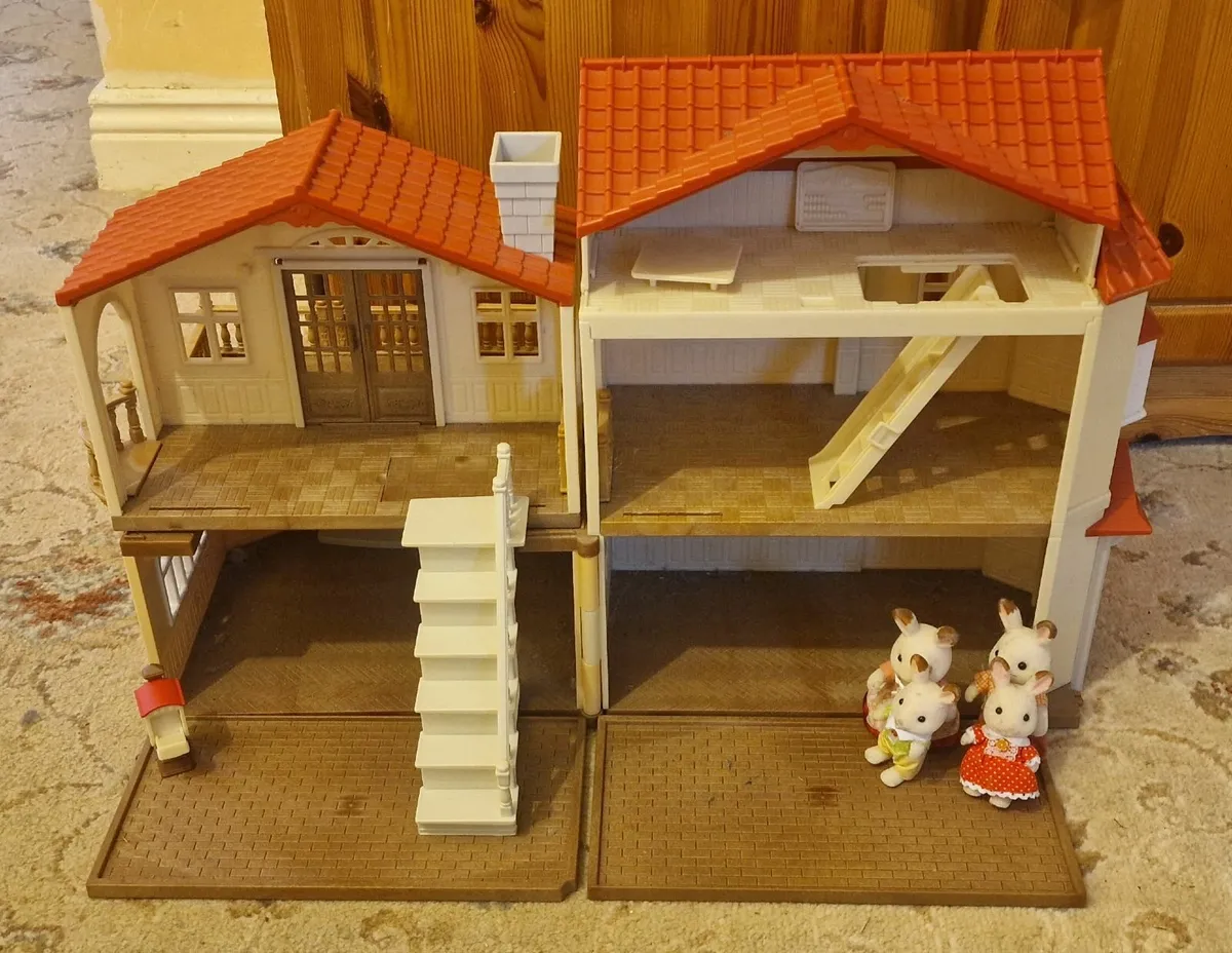 Sylvanian Families red roof country home - Image 1