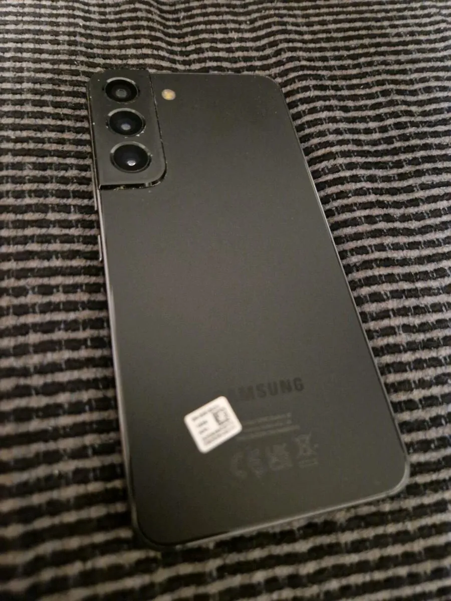 Samsung Galaxy S22 - Image 2