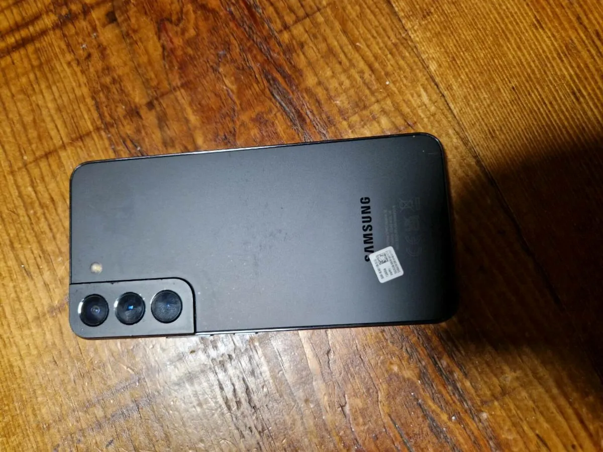 Samsung Galaxy S22 - Image 4