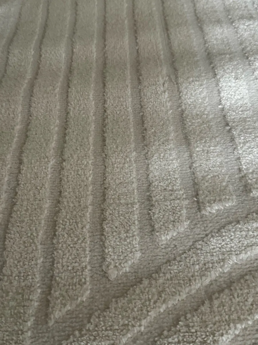 Modern rug - Image 1