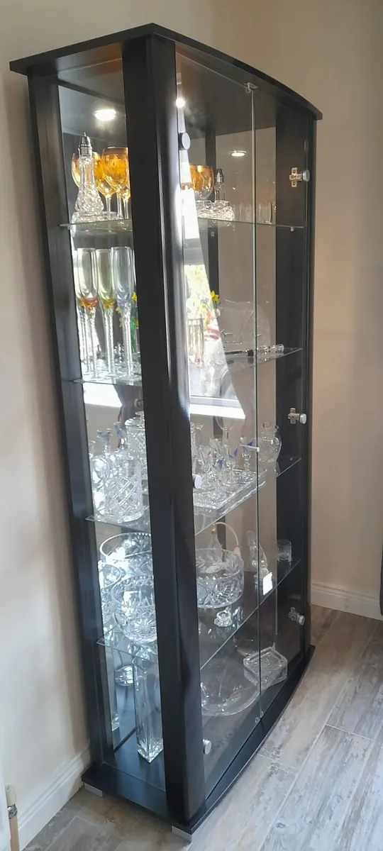 LIT GLASS DISPLAY CABINET - Image 4