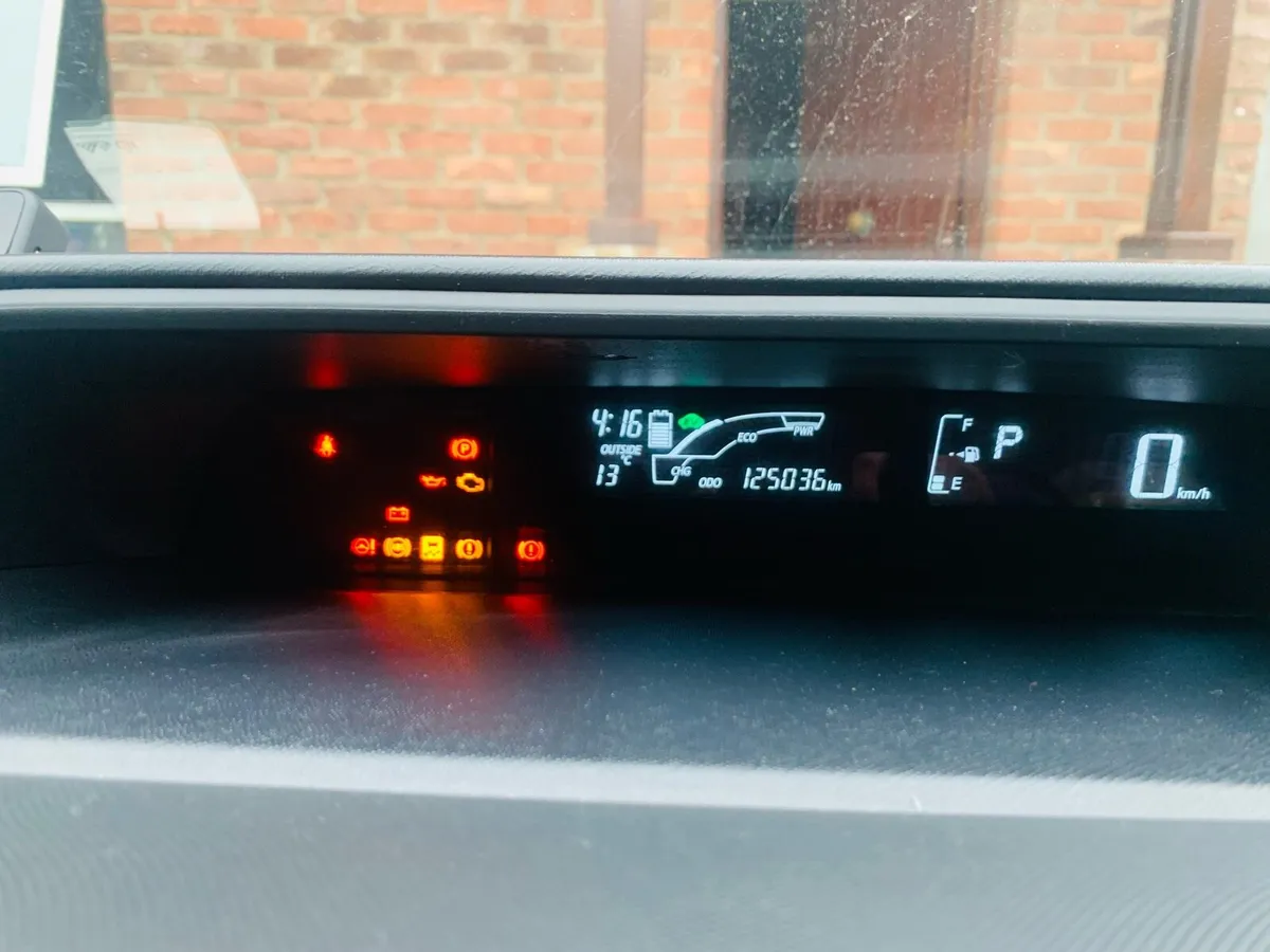 Toyota Aqua 2016 Hybrid Alarmed & Immobilized - Image 2