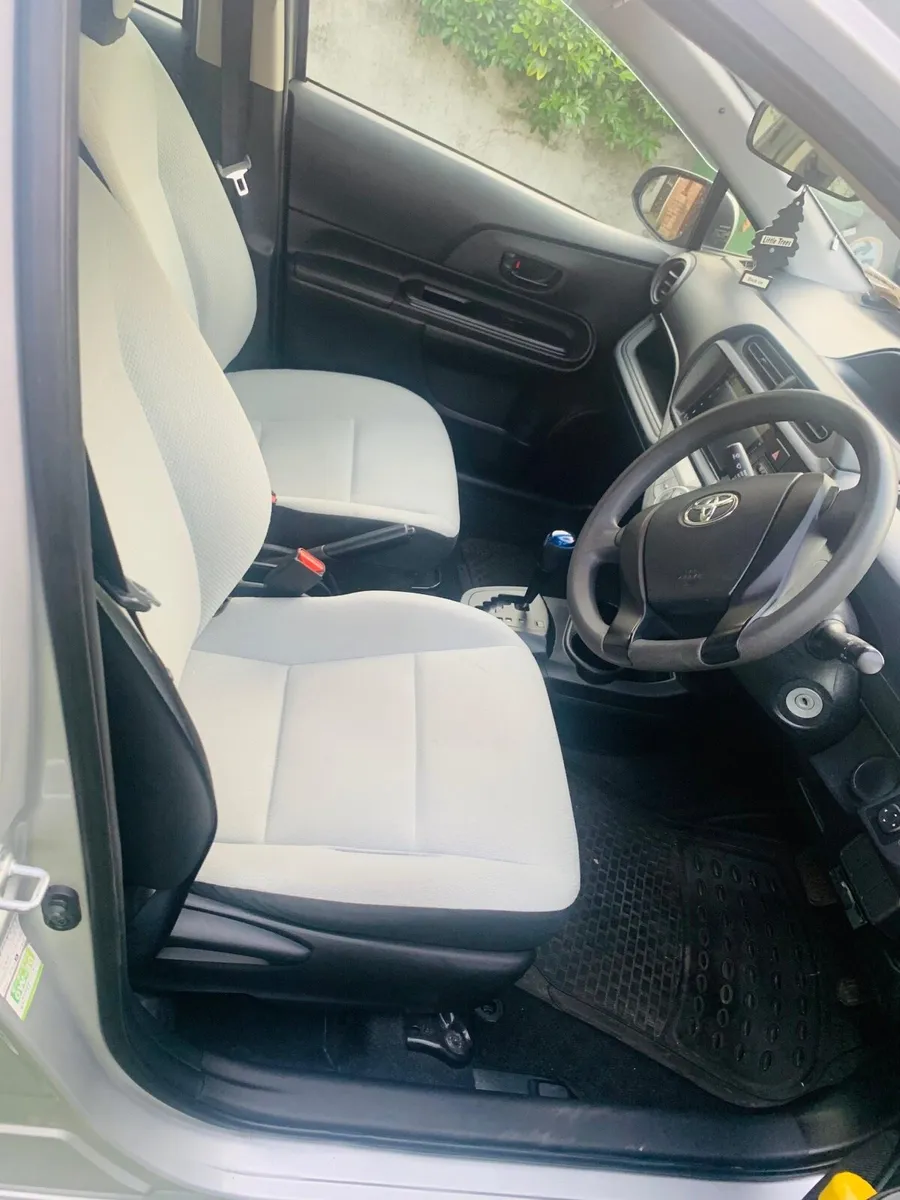 Toyota Aqua 2016 Hybrid Alarmed & Immobilized - Image 4