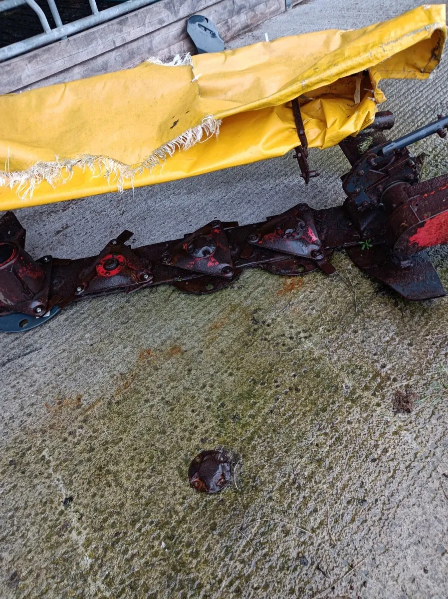 Disc mower needs repair - Image 1