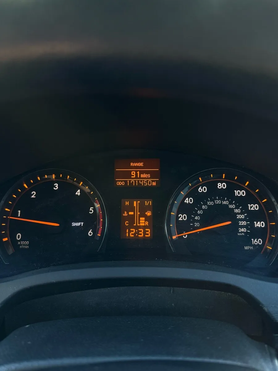 2011 Toyota Avensis - Image 2