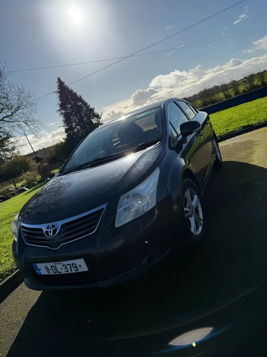 2011 Toyota Avensis - Image 1