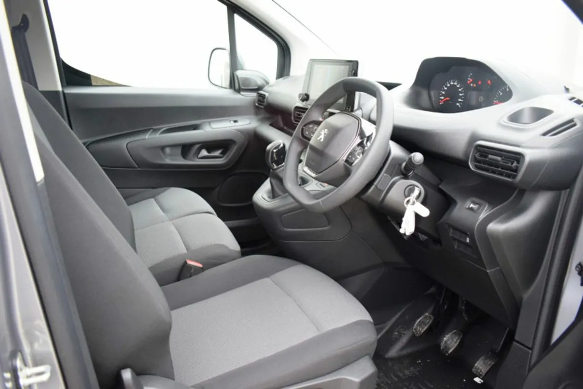 Peugeot Partner Professional Plus 1.5 Blue HDi Die - Image 4