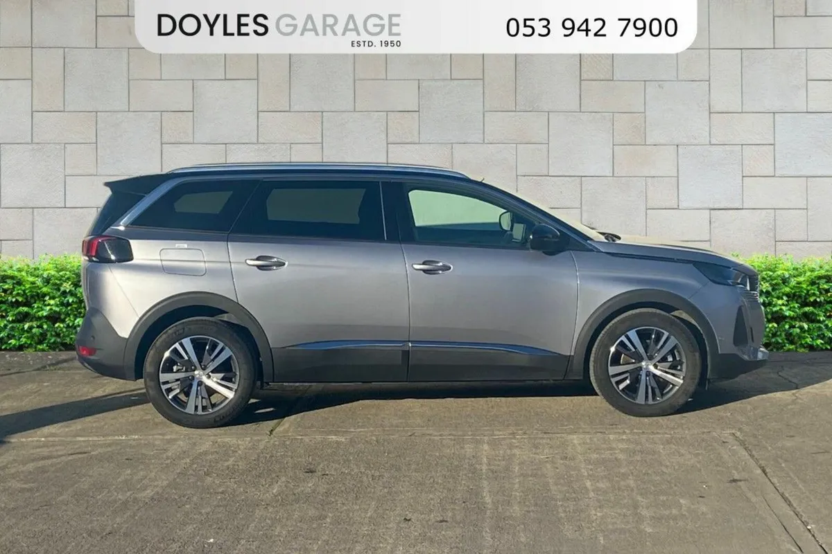 Peugeot 5008 Allure 1.5 Blue HDi Diesel 130bhp Aut - Image 2