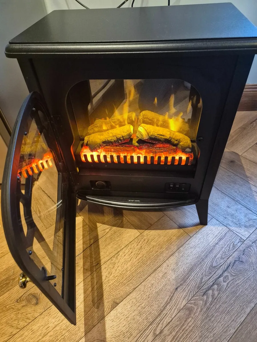 Electric Dimplex Stove - Image 1