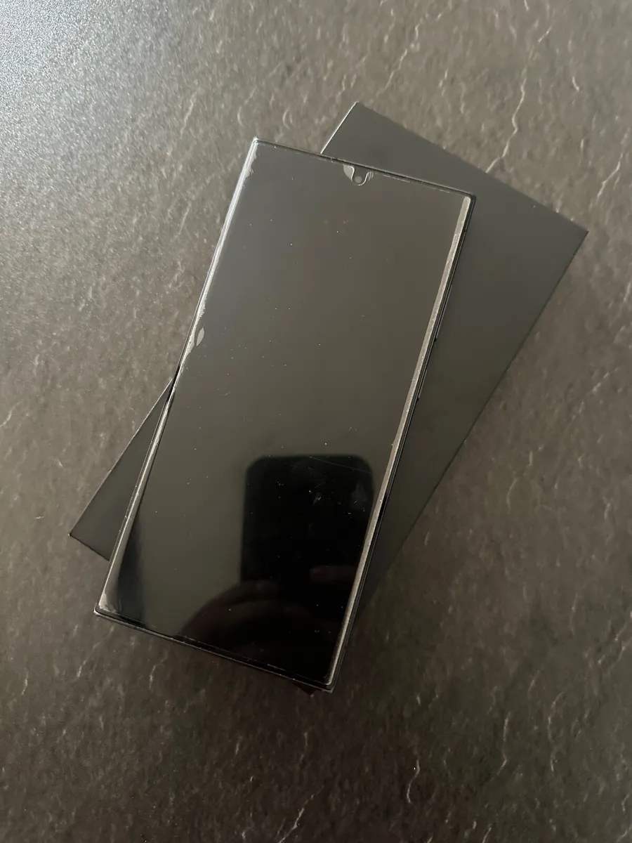 S23 Ultra With Samsung Watch4 - Image 4