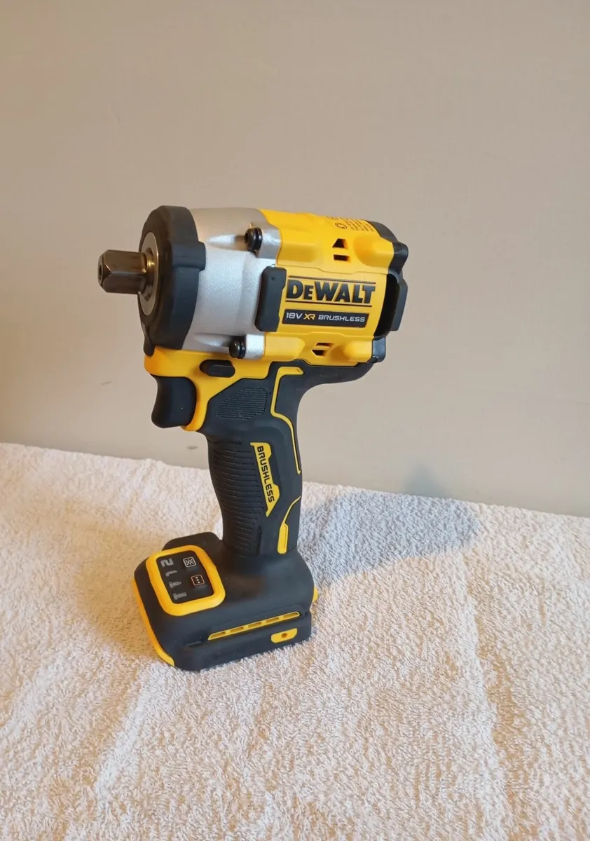 DeWalt dcf922 Impact Wrench and Battery (New) - Image 2