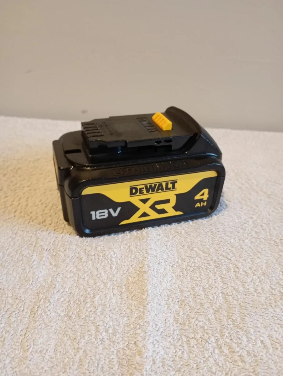 DeWalt dcf922 Impact Wrench and Battery (New) - Image 3
