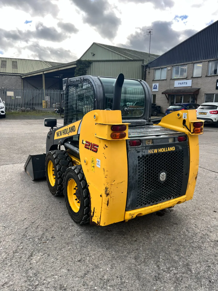 New Holland L215 Skid steer - Image 2