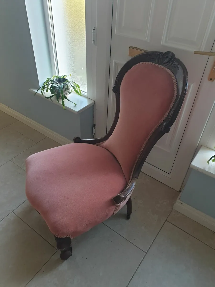 Antique spoonback ladies chair - Image 1