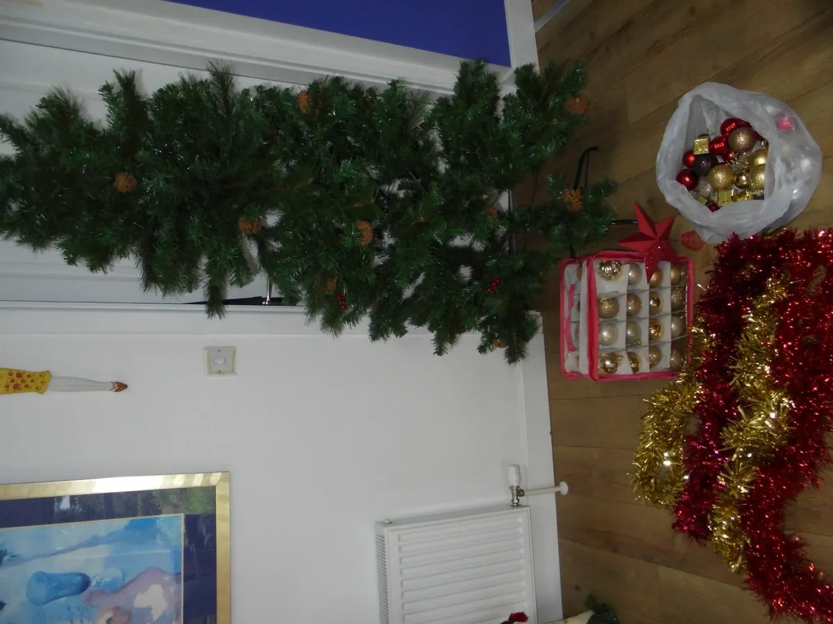 6 ft Christmas tree with decorations - Image 2