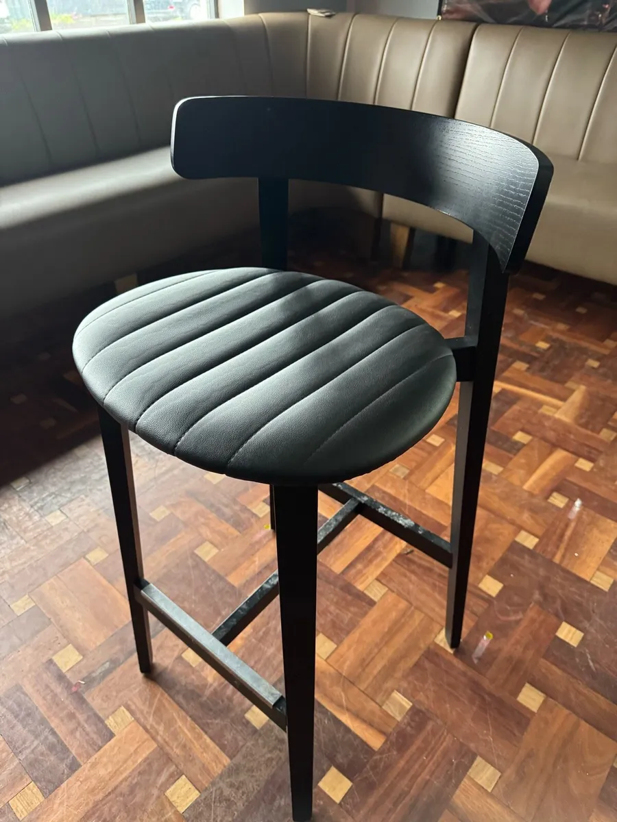 Restaurant tables and chairs - Image 4