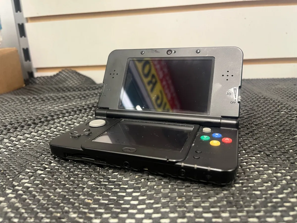 New Nintendo 3DS - Image 1