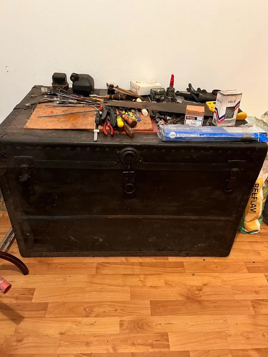 Old USA trunk - Image 1