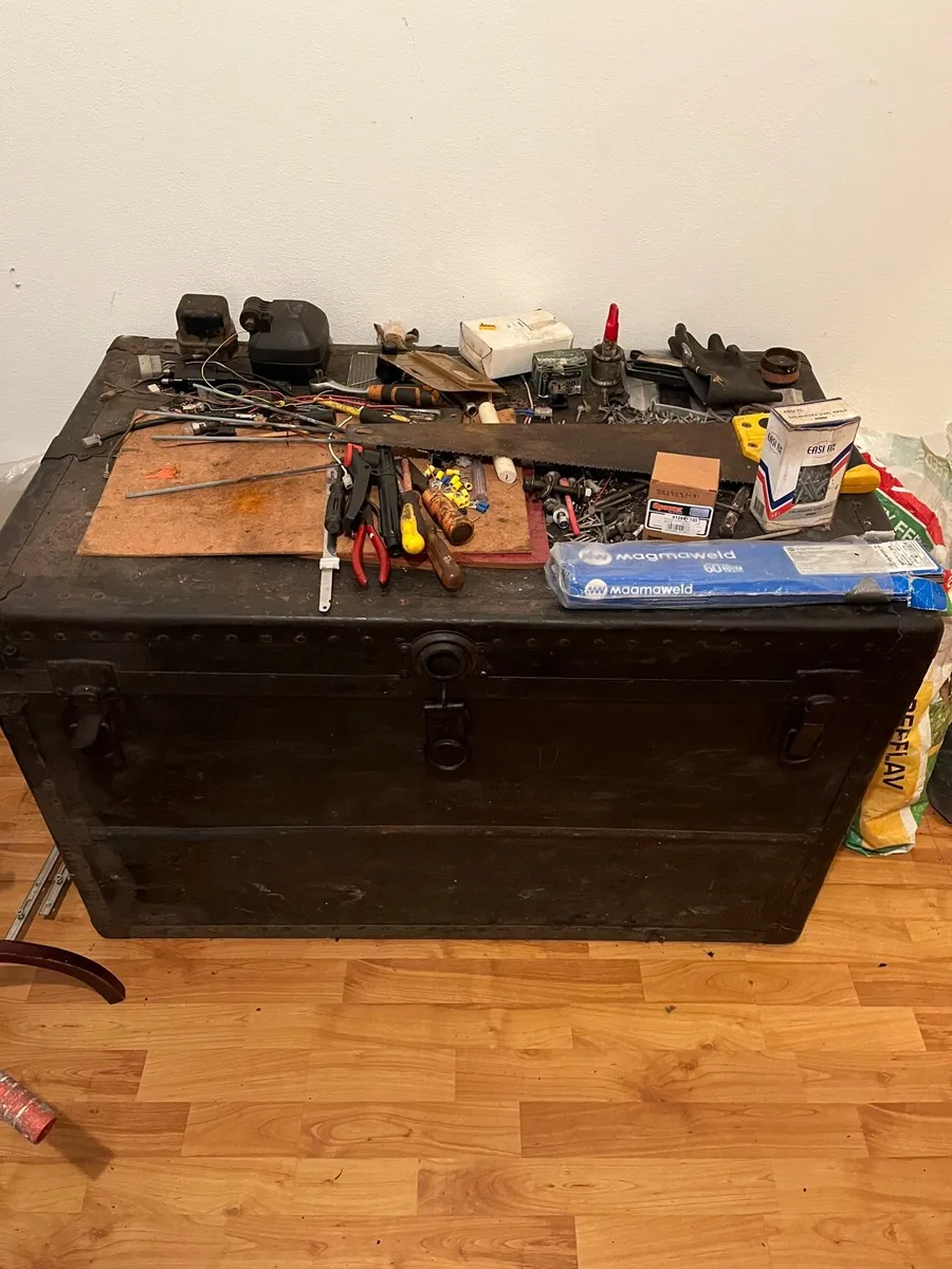 Old USA trunk - Image 2