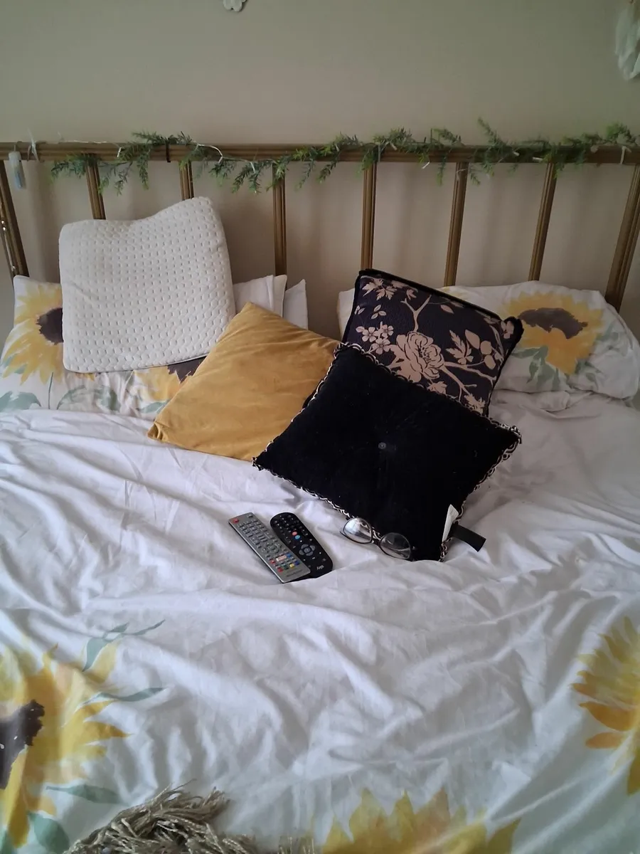 Kingsize bed - Image 1
