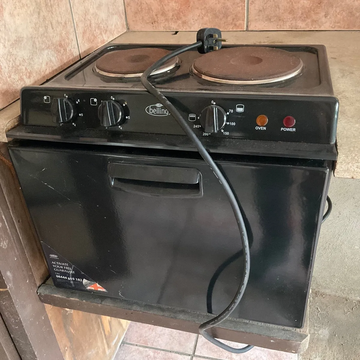 Small Belling Oven with 2 hot plates - Image 1