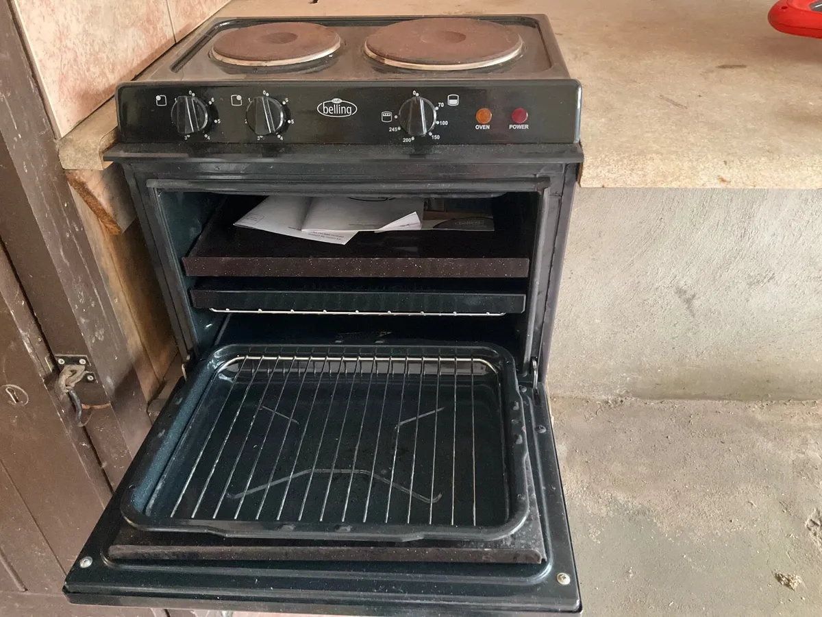 Small Belling Oven with 2 hot plates - Image 2