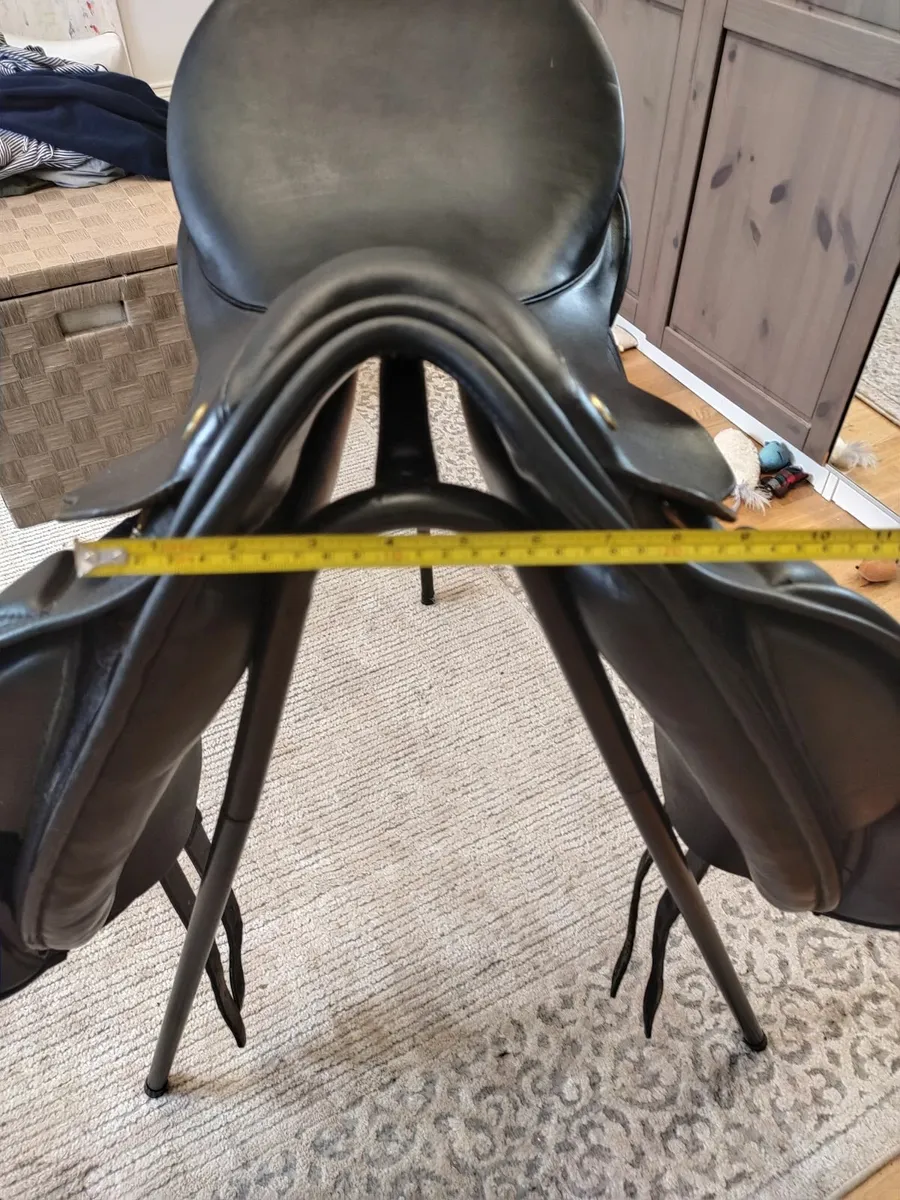 Saoirse Dressage Saddle 17" - Black - Image 4