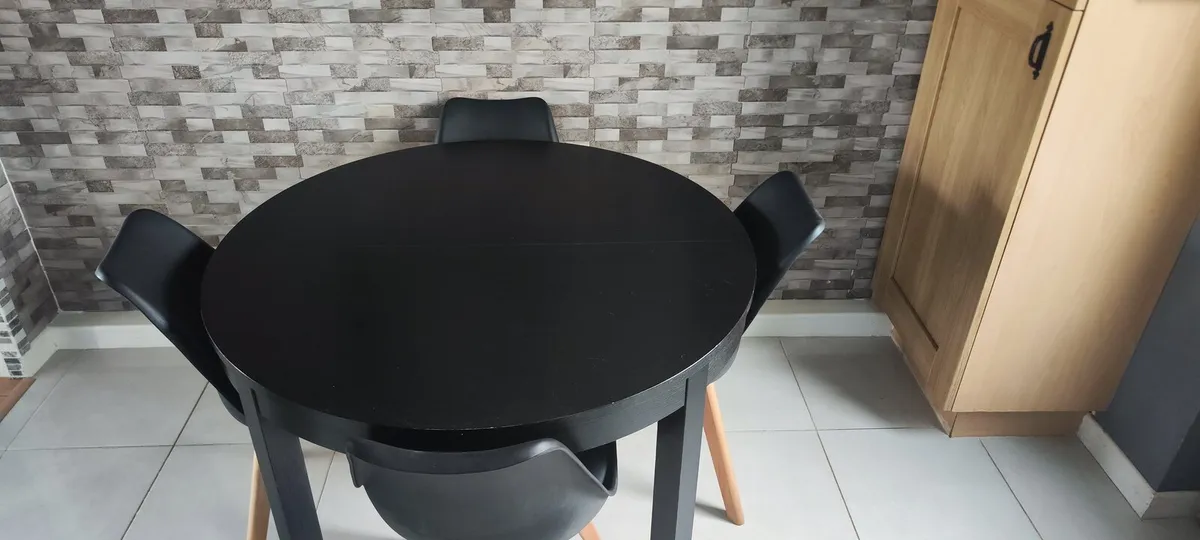 Dining table and chairs - Image 1